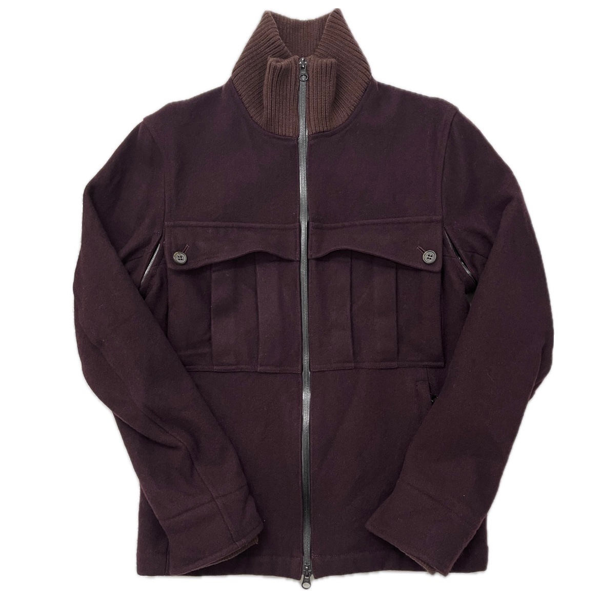 “HIGH NECK ZIP UP BLOUSON“