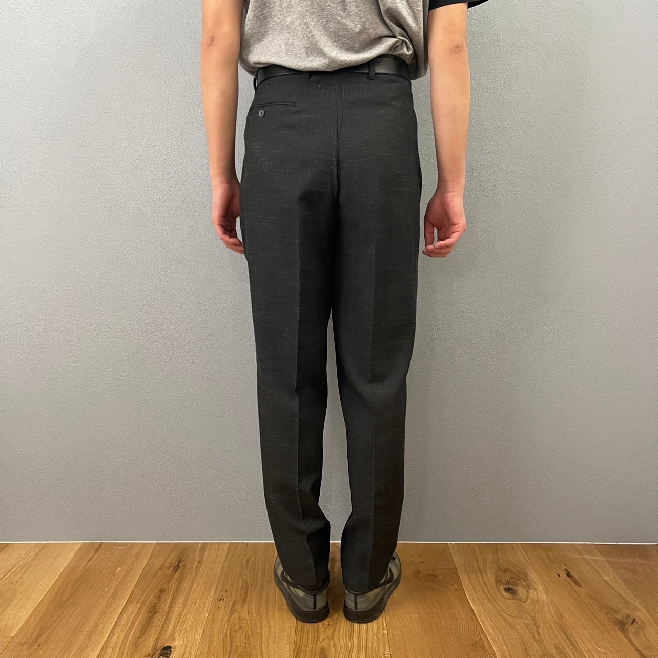 “DARK CHECK GRAY SLACKS“