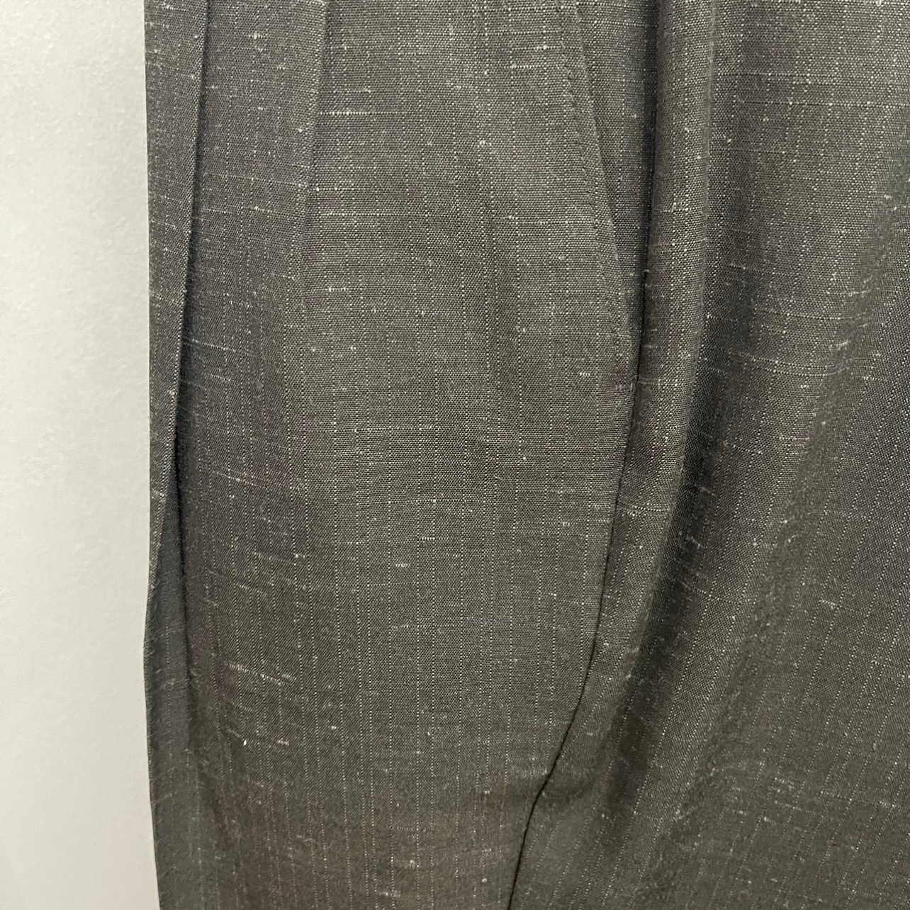 “DARK CHECK GRAY SLACKS“