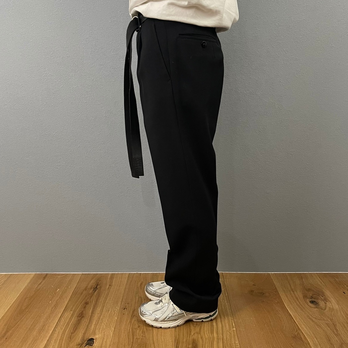 “BLACK STRAIGHT SLACKS“