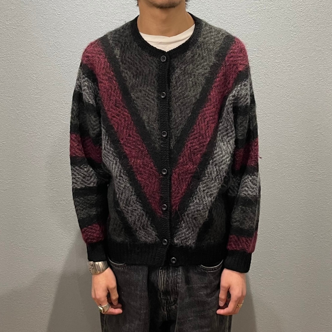 “V-LINE KNIT CARDIGAN”