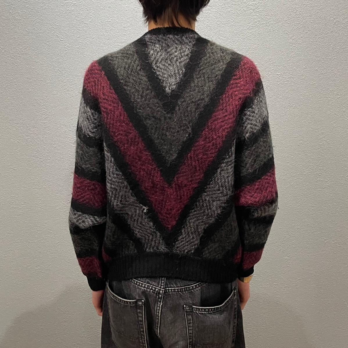 “V-LINE KNIT CARDIGAN”