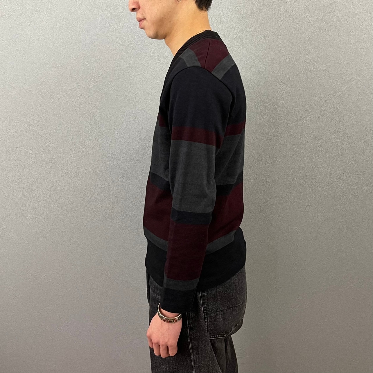 “BORDER V-NECK LONG T-SHIRT“