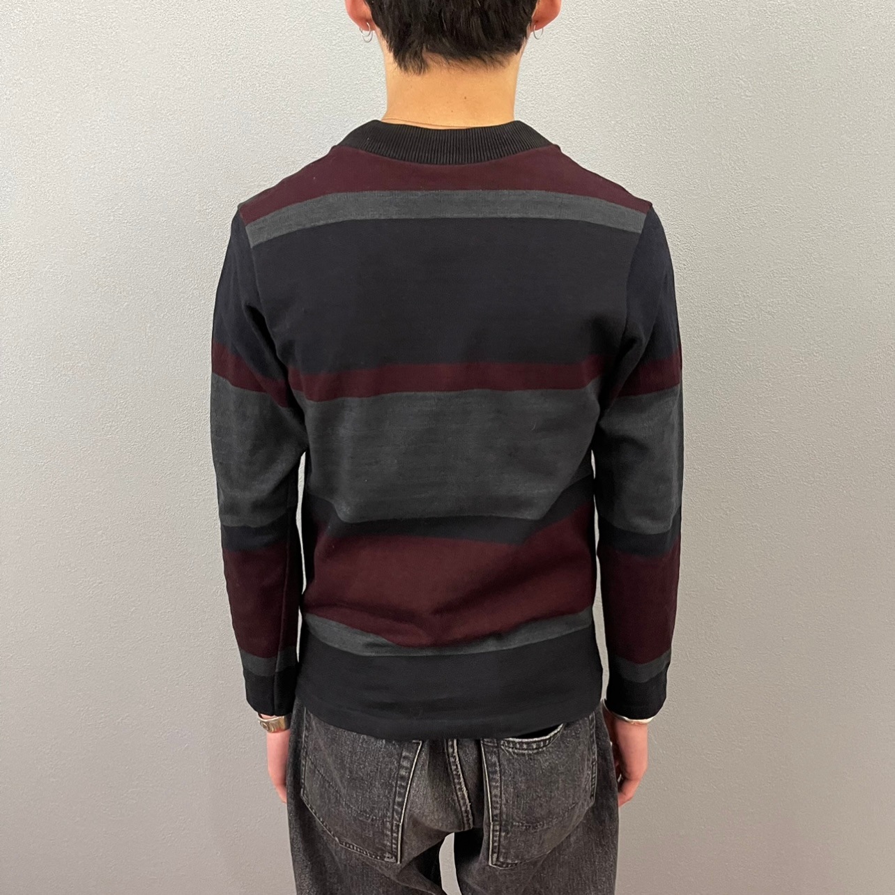 “BORDER V-NECK LONG T-SHIRT“