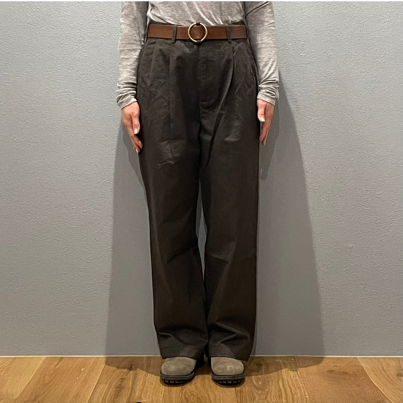 “BASIC TUCK PANTS”