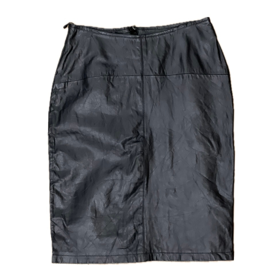 “LEATHER BACK ZIP SKIRT“