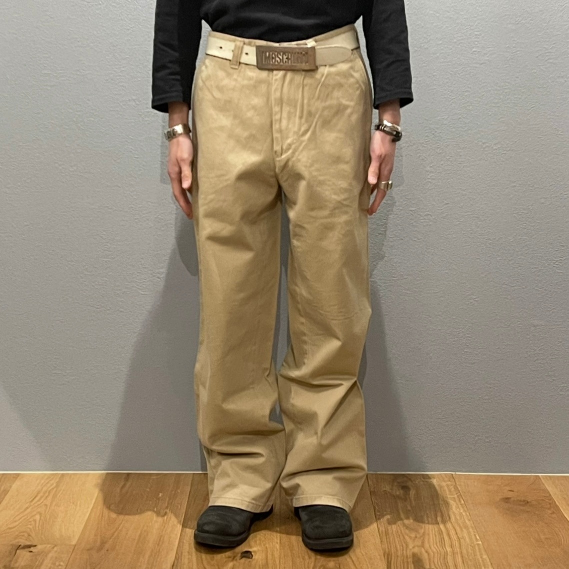 “BASIC CHINO PANTS”