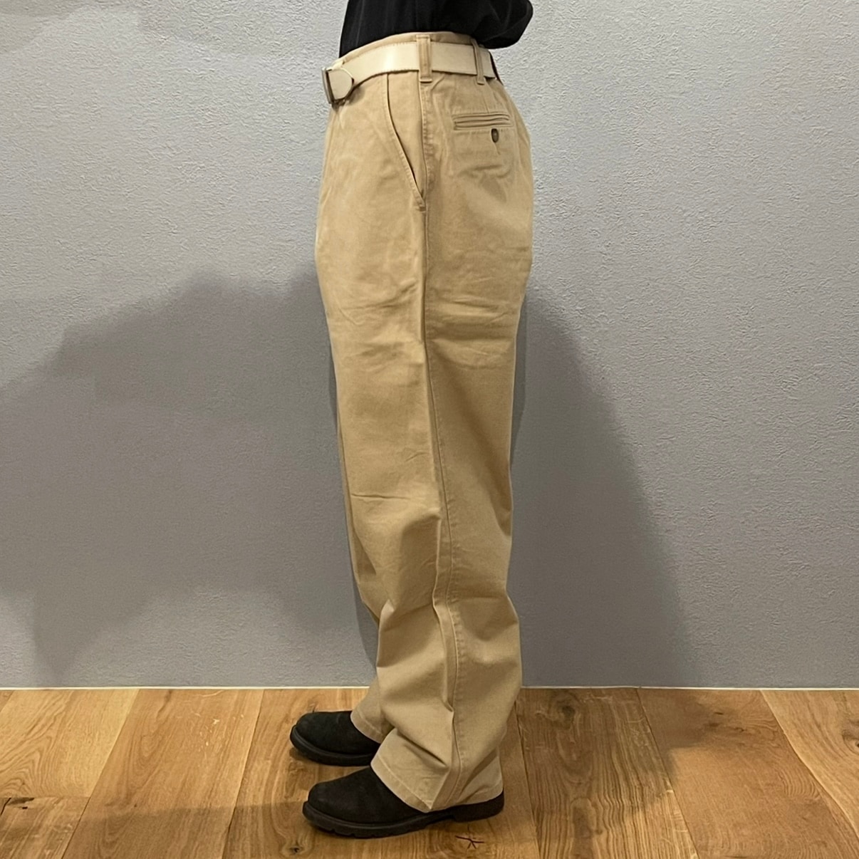 “BASIC CHINO PANTS”
