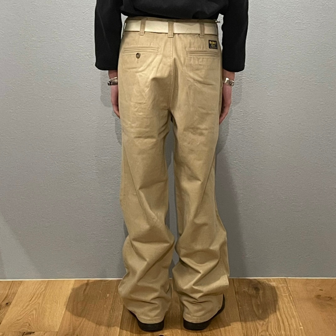 “BASIC CHINO PANTS”