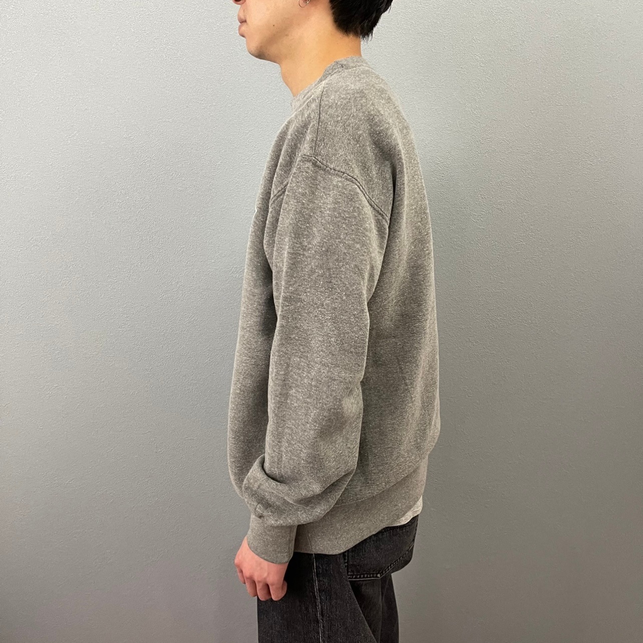 “COLLEGE PRINT SWEAT“