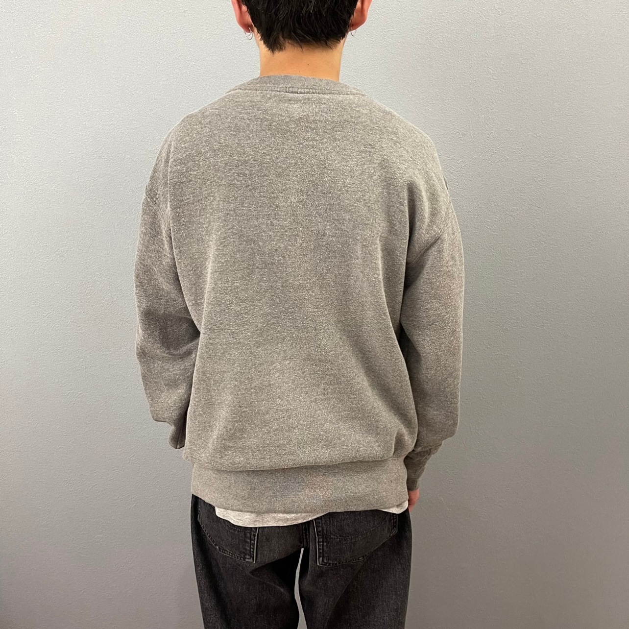 “COLLEGE PRINT SWEAT“