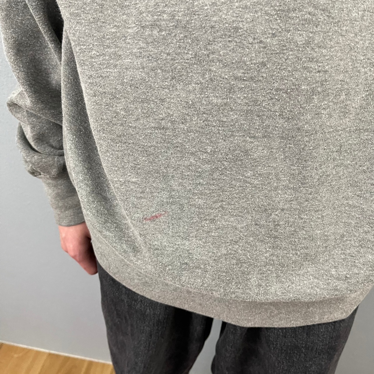 “COLLEGE PRINT SWEAT“