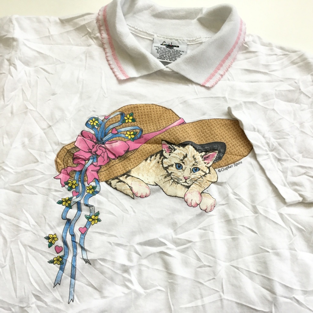 Gopher Sport ネコプリント半袖Tシャツ アメリカ直輸入 襟付き ポロシャツ 白T 送料無料 レディース M/白・ホワイト MADE IN  USA カットソー キャラ cat ハット リボン アメカジ ポップ 古着卸 業販-SPEC.CO.,LTD.