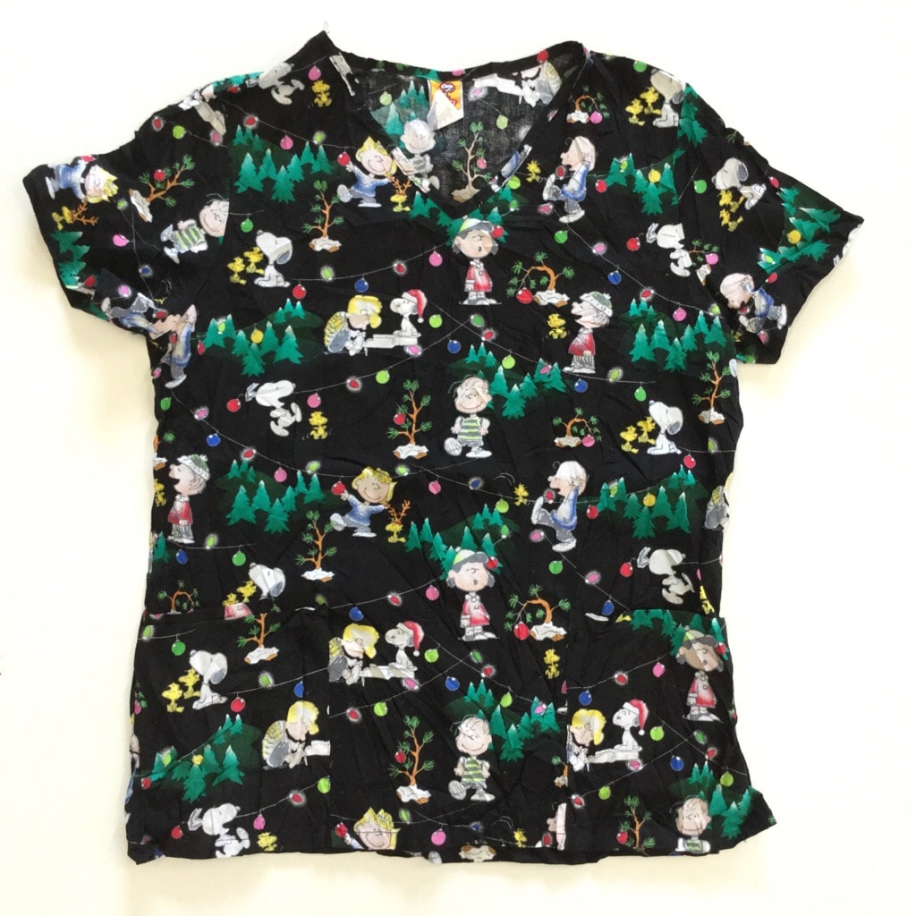 Peanuts ピーナッツ クリスマス柄 ドクターシャツ ナース スクラブ 送料無料 レディース M 黒 半袖シャツ Vネックシャツ Usa アメカジ Snoopy スヌーピー 古着卸 業販 ー品切れー Spec Co Ltd