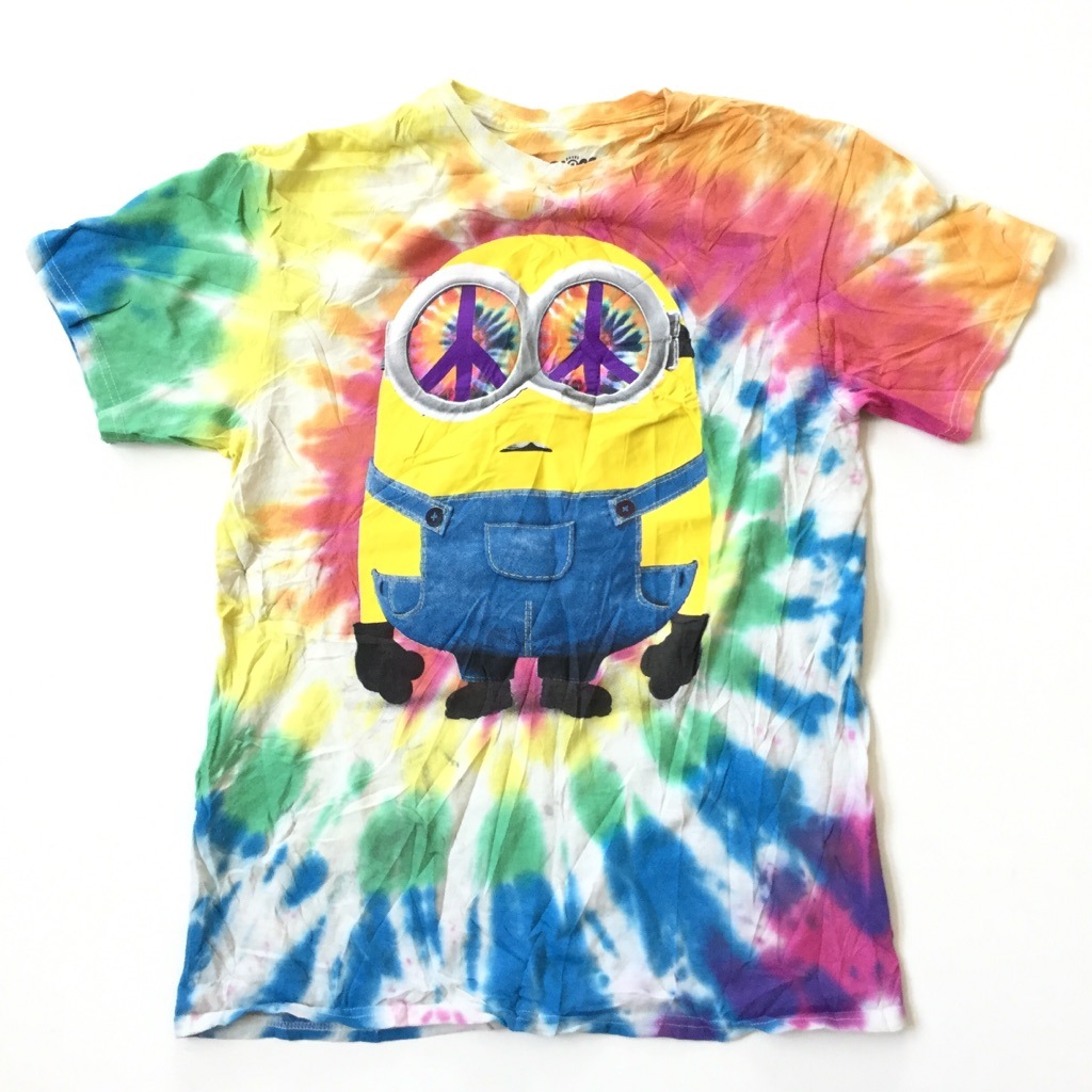 Minions ミニオンズ タイダイtシャツ アメリカ直輸入 半袖tシャツ 送料無料 メンズ M タイダイ 多色 バナナ 怪盗グルー オーバーオール ムービーt キャラt ピース ヒッピー Usa 古着卸 業販 イルミネーションエンターテインメント ー品切れー Spec Co Ltd