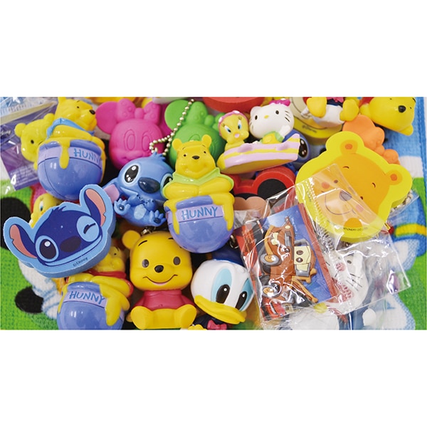 208141 ガチャカプセル48mmキャラグッズ入(100入) 26SS-P096 カプセルの中に景品が入っています キャラクター玩具がカプセルの中には入っています