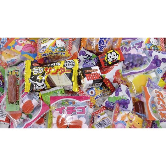 204981 ガチャカプセル48mmお菓子入(100入) 26SS-P096 カプセルの中に景品が入っています お菓子がカプセルの中に入っています