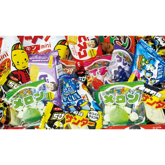 21113 ガチャカプセル65mmお菓子入り(100入) 26SS-P096 カプセルの中に景品が入っています 65ﾐﾘカプセルの中にお菓子が入っています