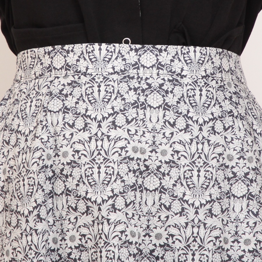 【BROWNのみ】LIBERTYインバーテッドプリーツスカート(2502)