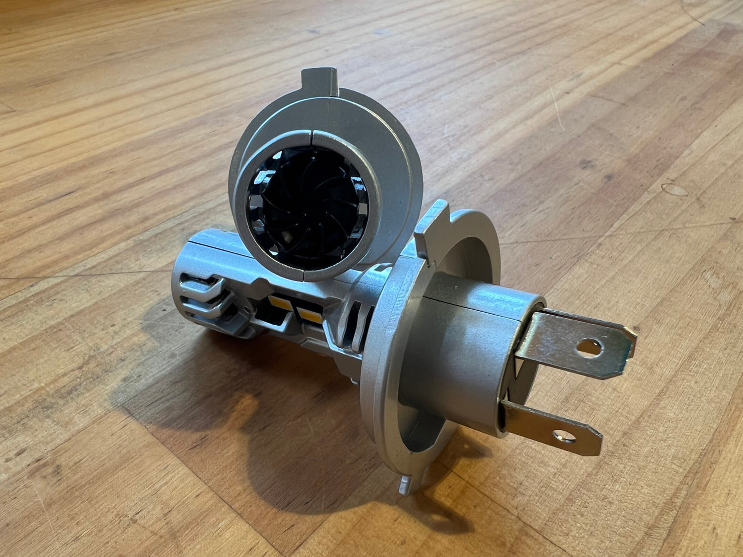 LEDヘッドライト【ハロゲン色】【ストックガレージステッカー付】