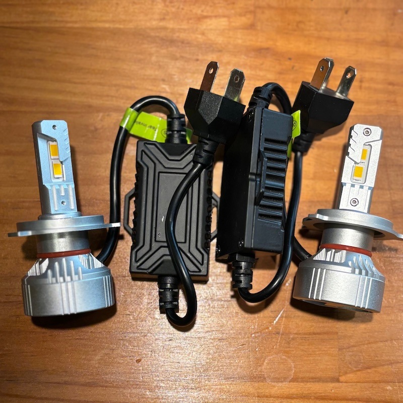 【爆光】ハロゲン色LEDヘッドライトバルブ【Ｈ４】