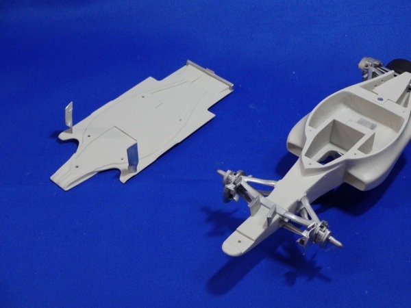 1/20 MP4-27 2012 Early Ver. <br>MONOPOST��Multimedia Kit��