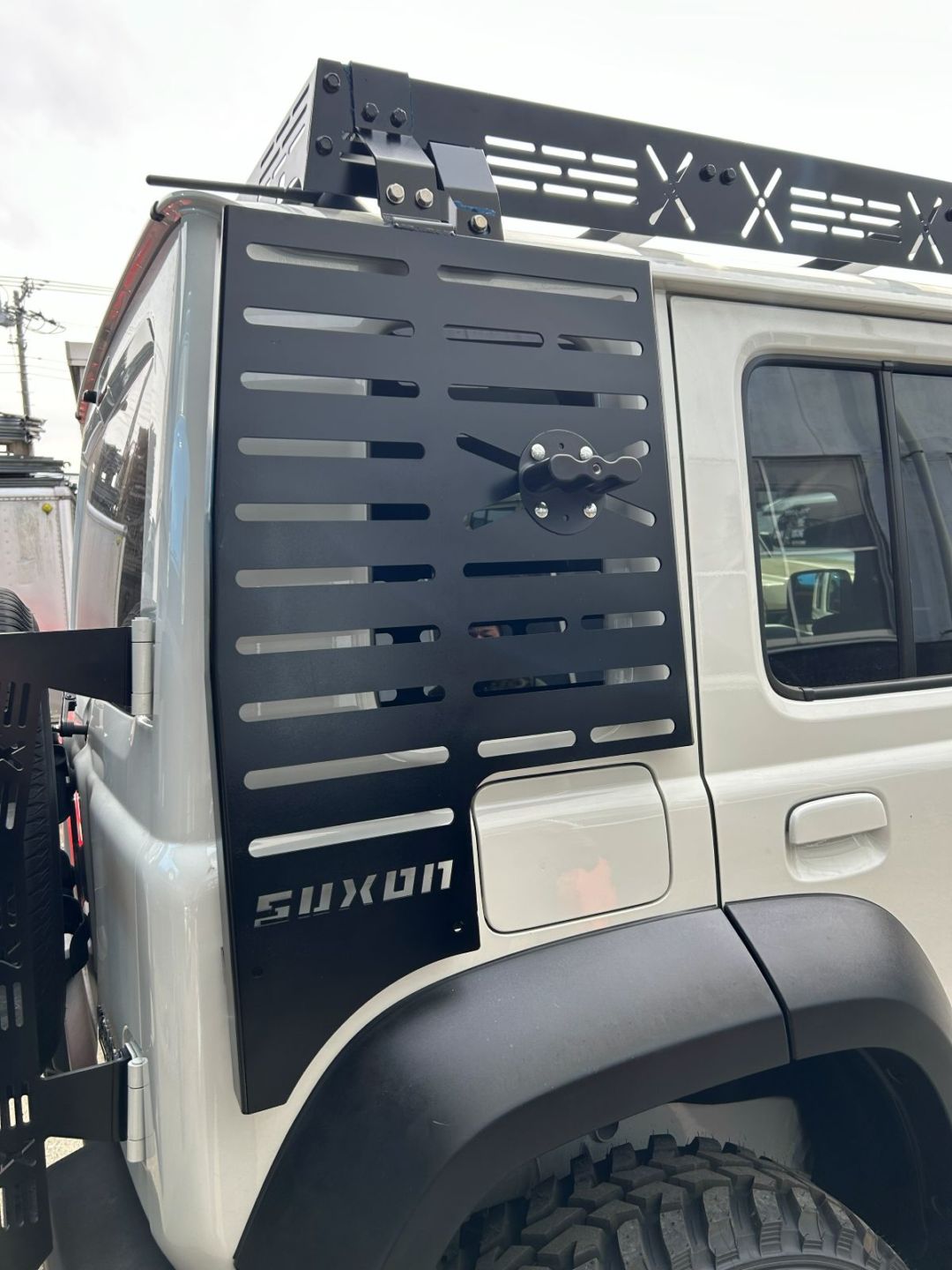 トラック新車外し部品 2019-2024 Chevrolet Silverado Front Molded Splash Guards