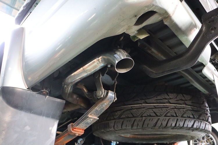 トヨタ ハイラックス SUXONマフラー加工 【型式：GC