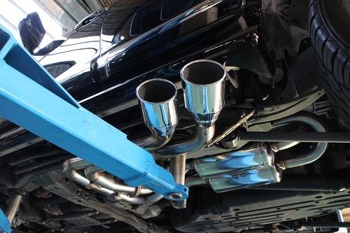 ランクル200、前期サイド出しマフラー トヨタ ランドクルーザー200 ワンオフ サイド出しマフラー 【型式