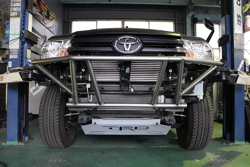 トヨタ 現行ハイラックス ワンオフ チューブバンパー 【型式