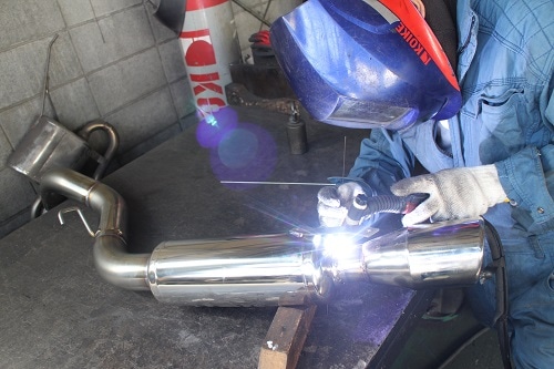 ニッサン スカイライン ワンオフ マフラー 【型式：E－HR30