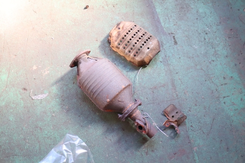 トヨタ ランドクルーザー60 触媒交換 【型式：－】 | ワンオフ製作