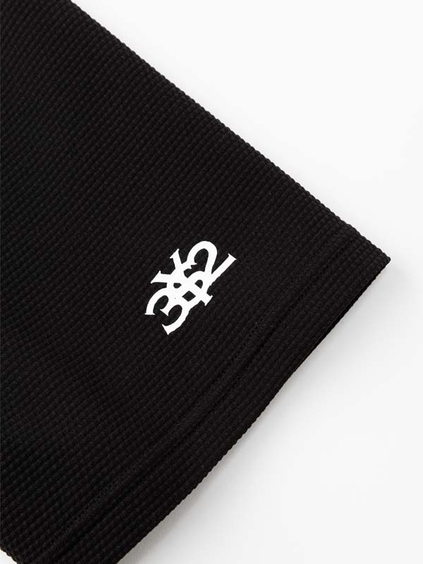 UNEVEN SEPARATE GRAPHIC TEE