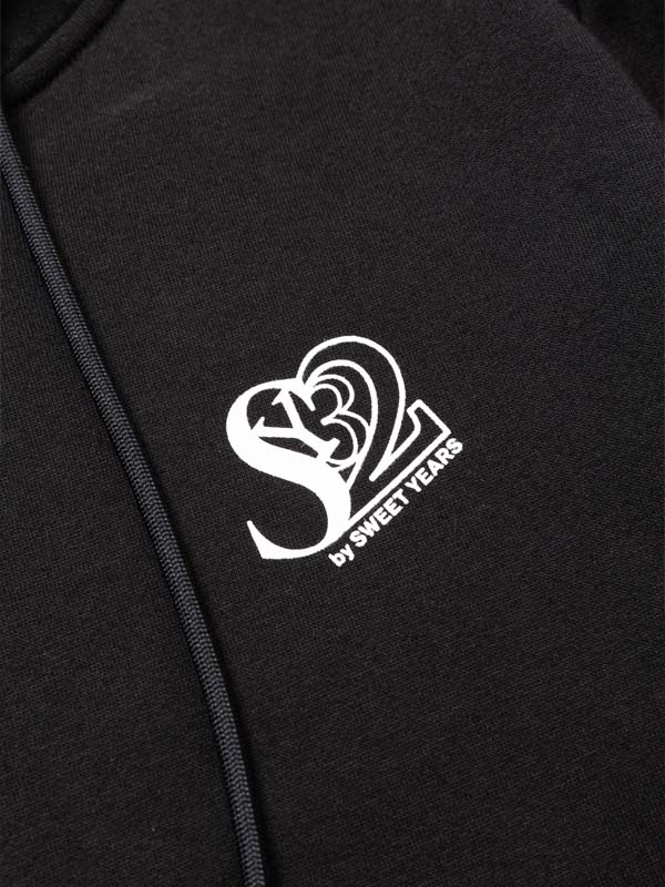 SERIF LOGO ZIP HOODIE | TOPS,HOODIES | 【公式】SY32 by SWEET