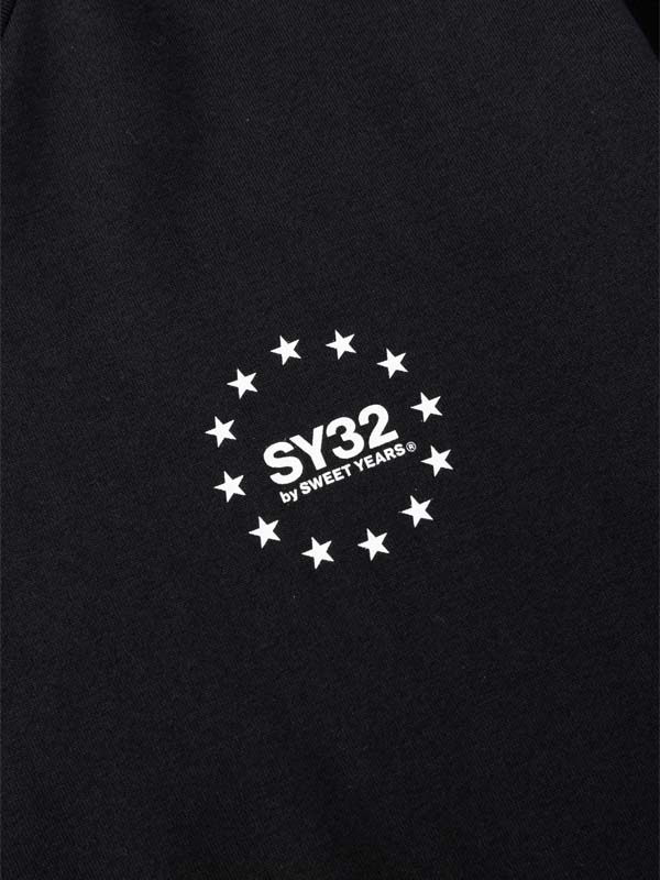 MULTI LOGO GRAPHIC TEE
