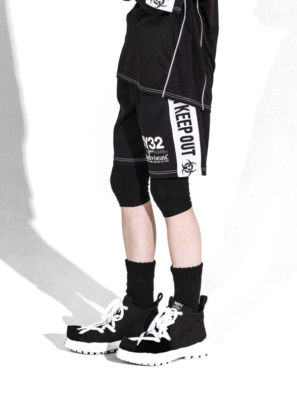 SY32xb:b COLLABORATION SHORT PANTS