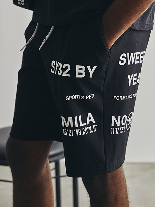 STRADDLE PRINT SHORT PANTS