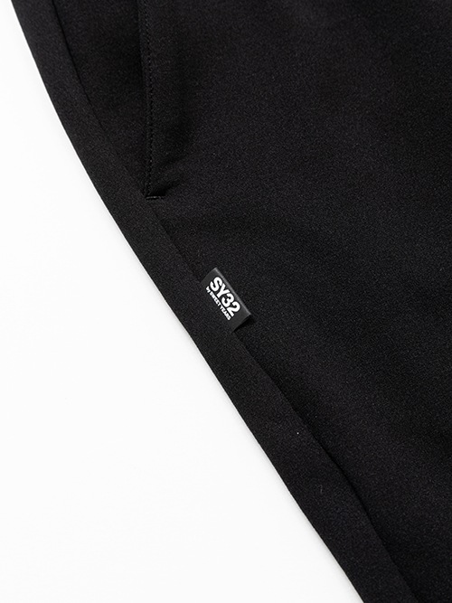 STRADDLE PRINT SHORT PANTS