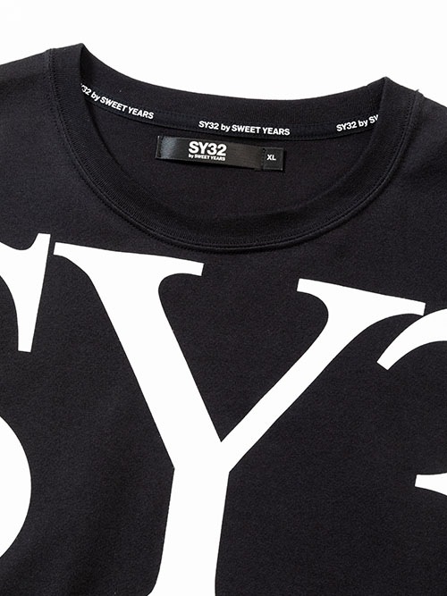 SANS SERIF BIG LOGO TEE