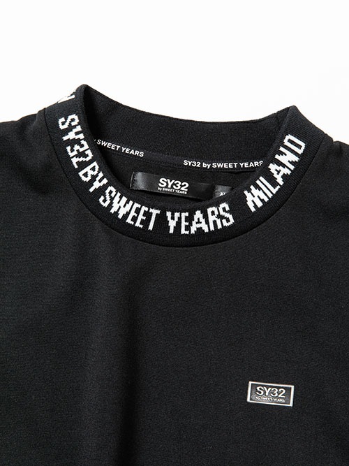 NECK DESIGN MINI METALLIC TAG TEE