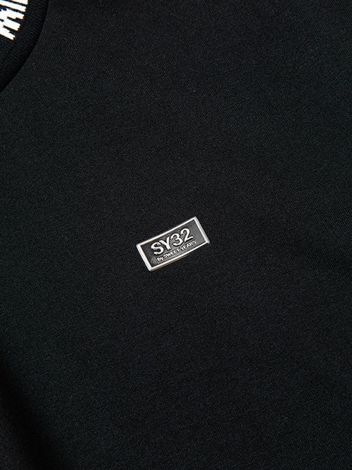NECK DESIGN MINI METALLIC TAG TEE