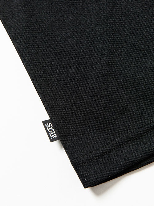 NECK DESIGN MINI METALLIC TAG TEE