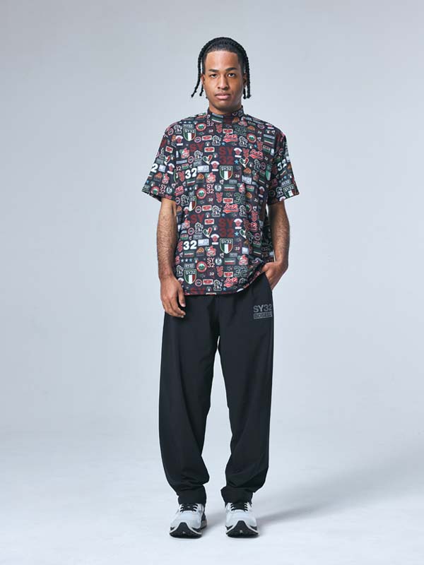 GRAPHIC MOCK NECK TEE