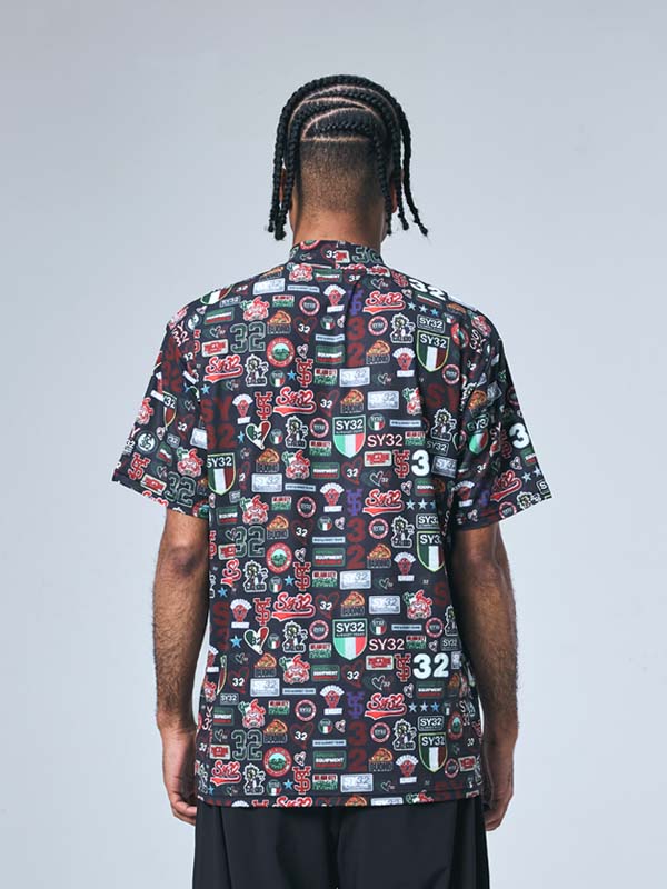 GRAPHIC MOCK NECK TEE