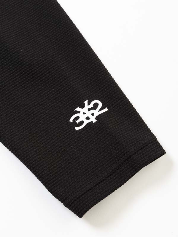 UNEVEN SEPARATE GRAPHIC L/S TEE