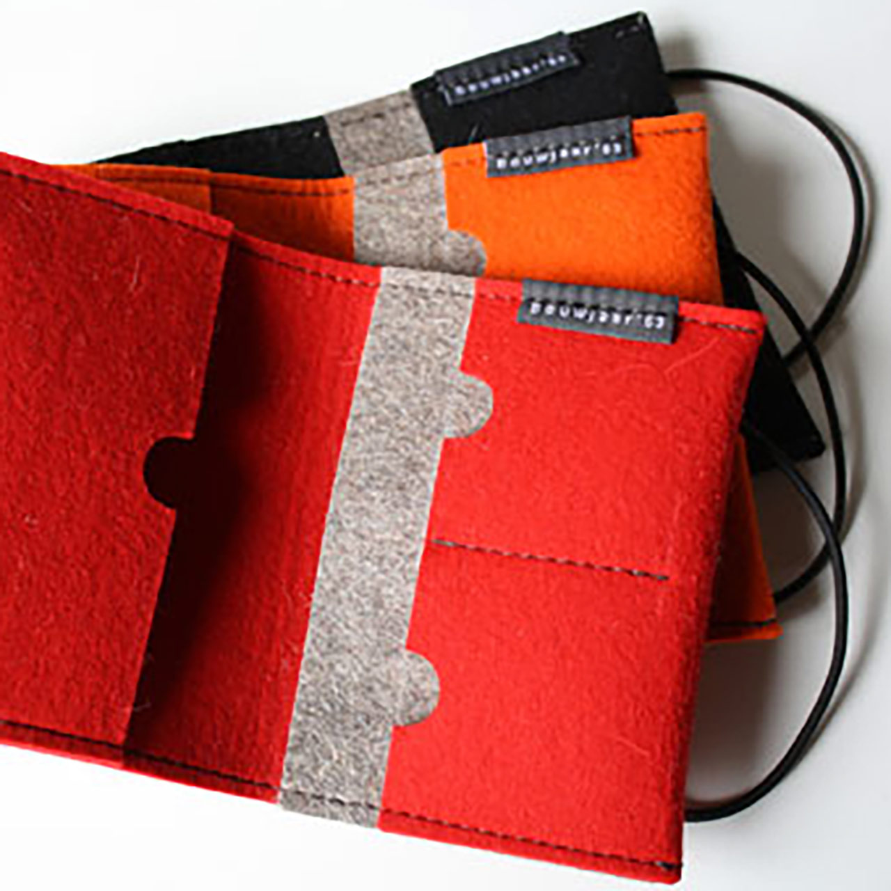 ブーヤー63 トラベルドキュメントウォレット レッド