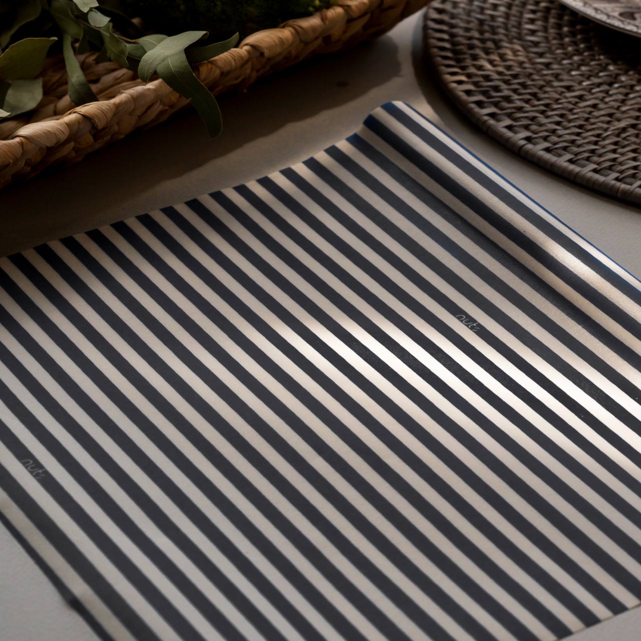 ナッツ ビーズワックスラップ ロール ブラックストライプ