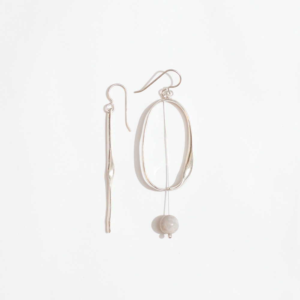 SASAI / Iso-Turn Wood Stone Earrings