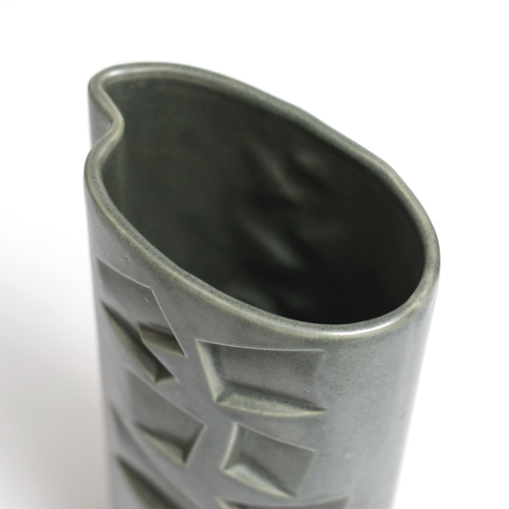 BIN ART /  Ceramic Flower Vase 