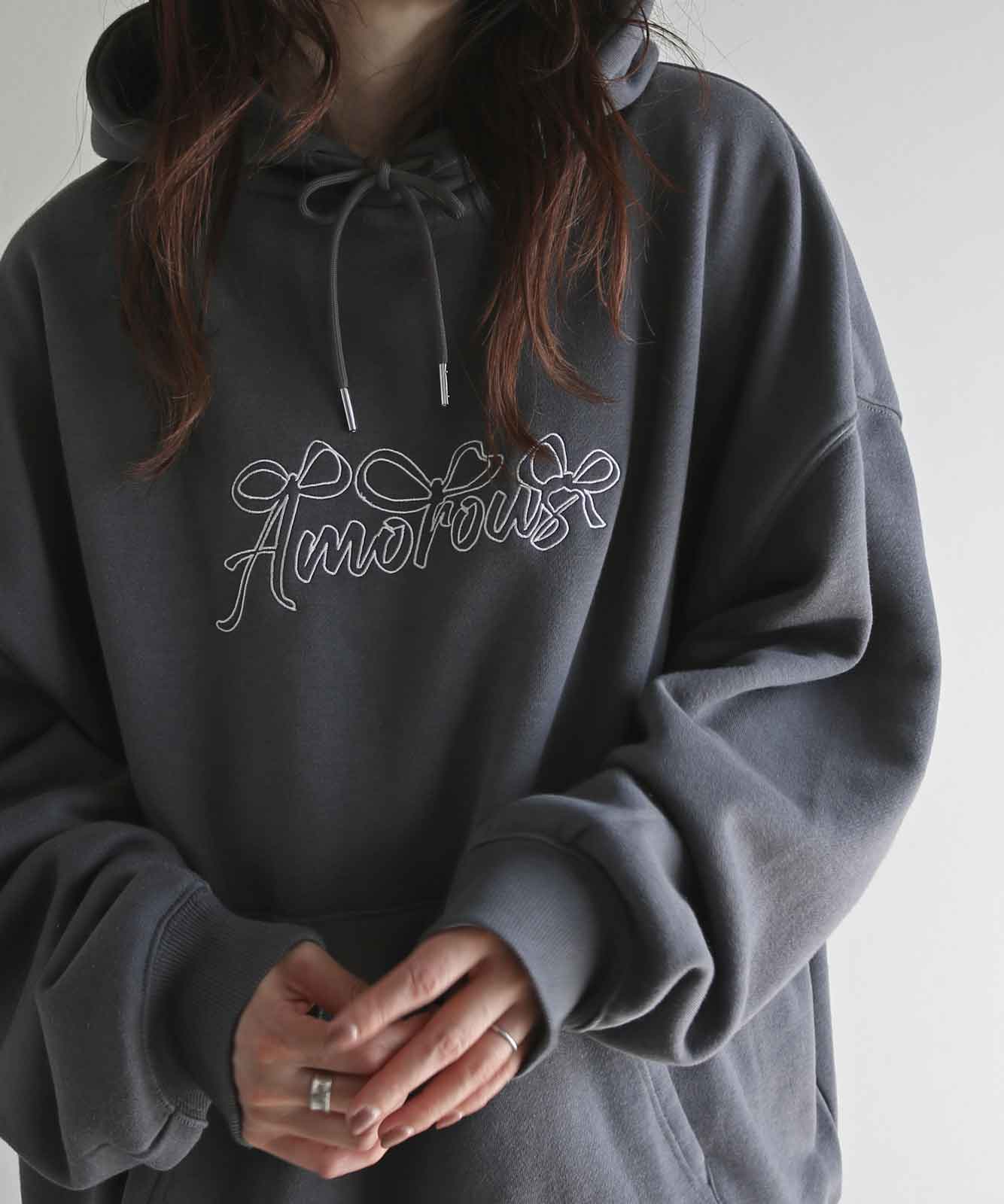 50%OFF】COURO リボンアート/ハートアート文字刺繍プルオーバー